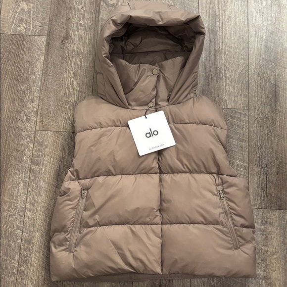 ALO Gold Rush Puffer Vest NWT - Picture 4 of 6